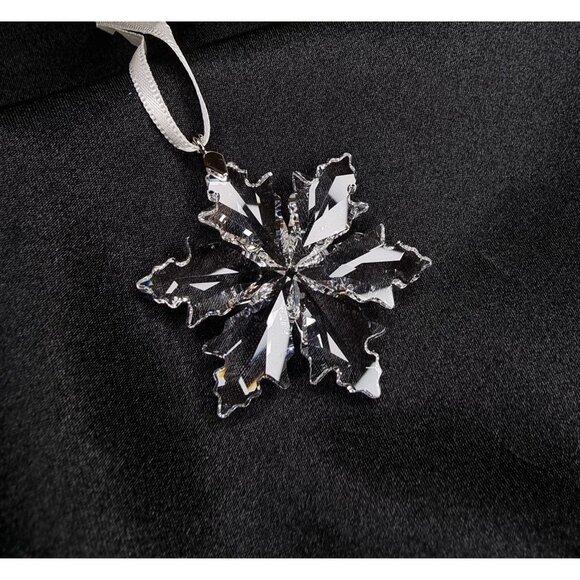 Swarovski 2010 Annual Edition Crystal Snowflake Ornament With Box & Ribbon - Picture 5 of 6